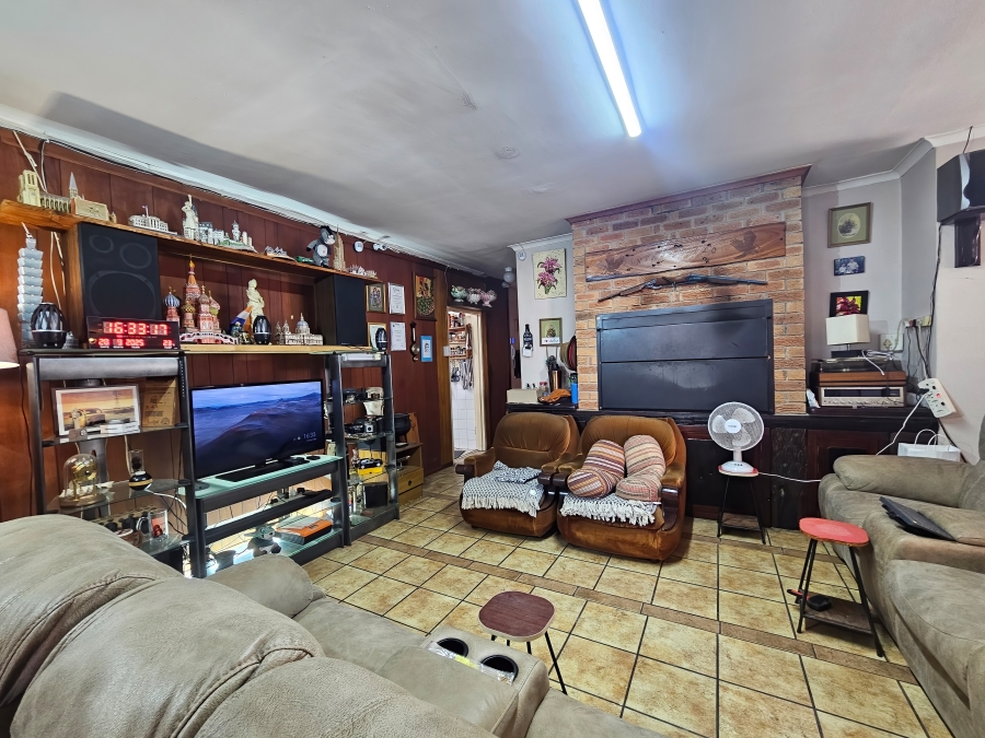 3 Bedroom Property for Sale in Peerless Park North Western Cape